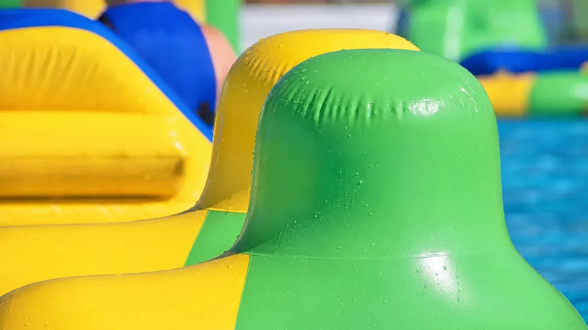 Piątek trzynastego z imprezą w basenie. DJ i animacje w Aqua-Zdroju