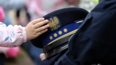 Komisarz Lew odwiedził dzieci w Czarnym Borze. Policjant mówił o bezpieczeństwie