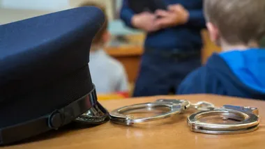 Policjant w Wałbrzychu rozmawiał z młodzieżą o przemocy