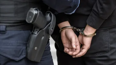 Poszukiwany listem gończym zatrzymany w pracy. Policjanci pojechali do Mościska
