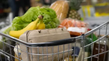 Koszyk z zakupami i szarpanina w markecie. 46-latek został zatrzymany