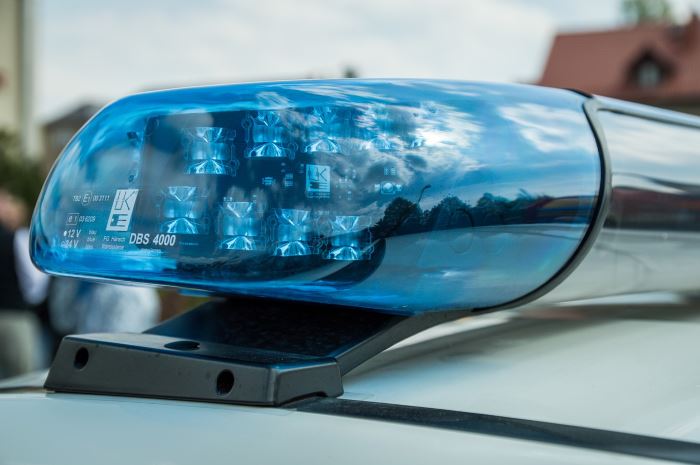 Policja Wałbrzych: Niezachowanie bezpiecznej odległości od poprzedzającego pojazdu przyczyną wypadku. Policjanci kolejny raz apelują o zachowanie zasad bezpieczeństwa na drogach