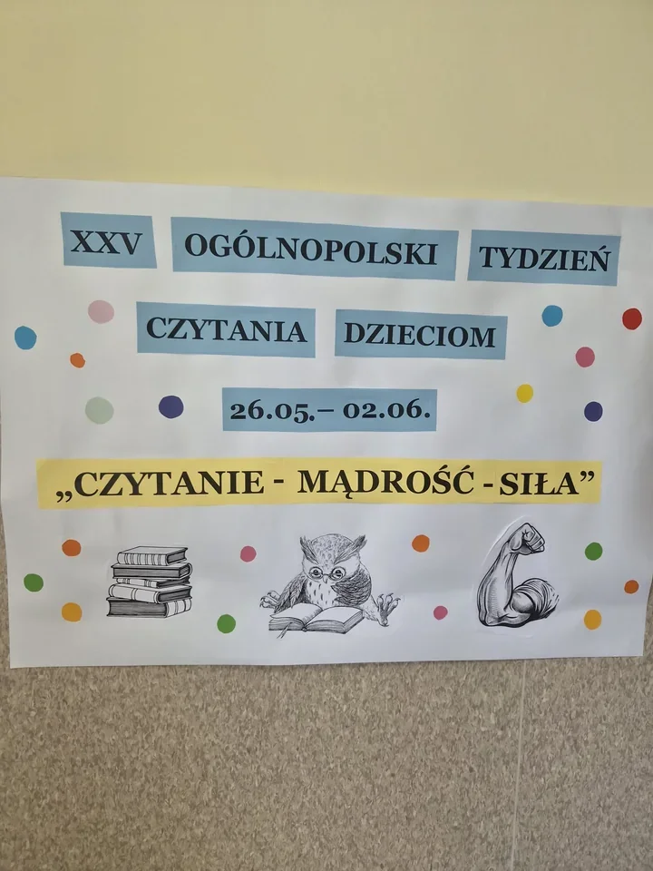 Pasowanie na czytelnika w Bibliotece pod Atlantami - pierwszoklasiści z Sobięcina oficjalnie wkroczyli w świat książek