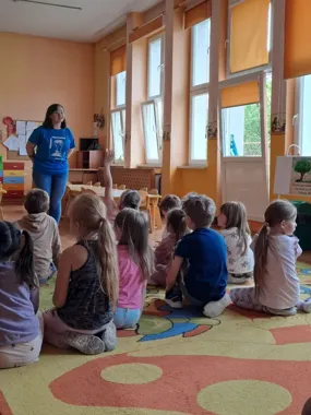 Książki wygrały z deszczem - w Filii nr 6 polana przeniosła się pod dach