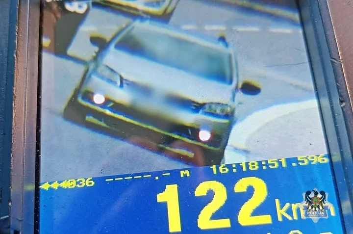 122 km/h na drodze z limitem 70 - kierowca stracił uprawnienia w Wałbrzychu