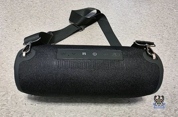 Kradzież w Piaskowej Górze skończyła się policyjną wizytą i odzyskanym głośnikiem