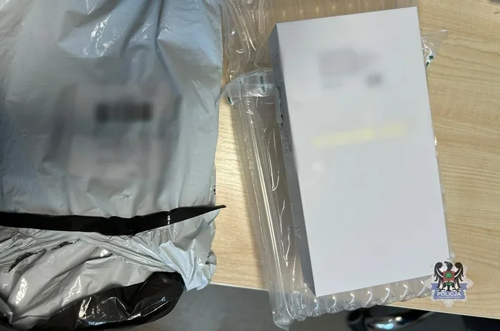 Zostawił uchyloną skrytkę. Policjanci szybko odzyskali telefon za 1170 zł