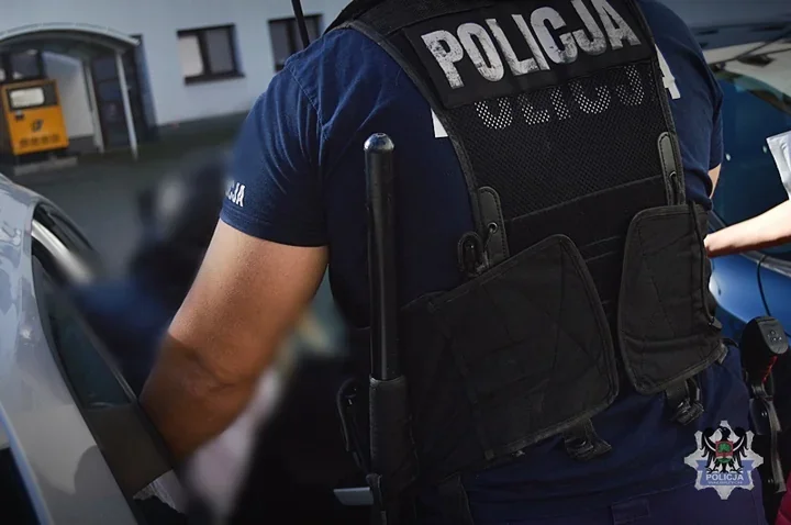 Spotkanie przy alkoholu skończyło się kradzieżą. Portfel spłonął w piecu