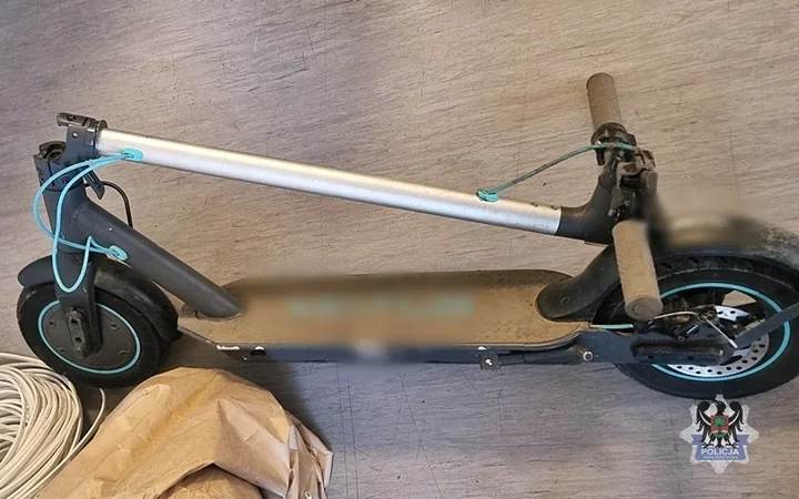 Dwie kradzieże na Piaskowej Górze. Policjanci odzyskali hulajnogę