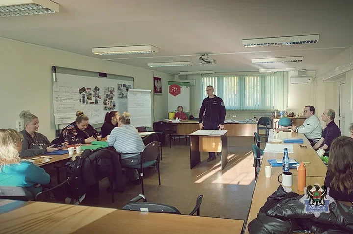 Oferta pracy za granicą i jedno kliknięcie. Policja ostrzega w Wałbrzychu
