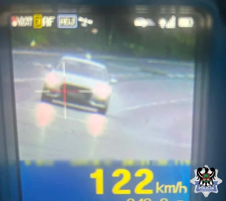 122 km/h na Wrocławskiej - policja w Wałbrzychu zabrała prawo jazdy