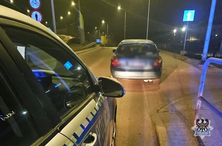 Pijany kierowca z dożywotnim zakazem zatrzymany - w aucie blisko 6 tys. papierosów