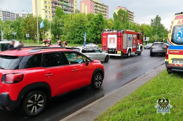 Sekundy nieuwagi na Podzamczu. Kolizja skończyła się pomocą medyczną