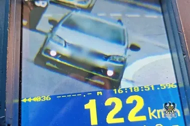 122 km/h na drodze z limitem 70 - kierowca stracił uprawnienia w Wałbrzychu