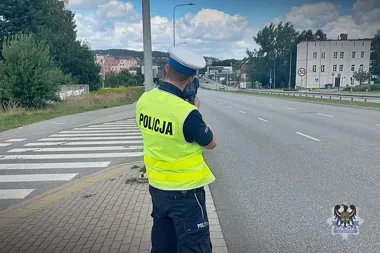 Ponad 90 wykroczeń w Wałbrzychu. Policjanci sprawdzali przejścia