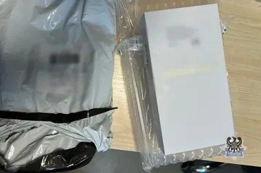 Zostawił uchyloną skrytkę. Policjanci szybko odzyskali telefon za 1170 zł