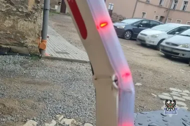 Zatrzymany po dewastacji szlabanu. Policjanci udowodnili mu też kradzież