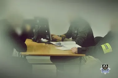 Dziewięć butelek i pełny koszyk zakupów. Dwie osoby zatrzymane