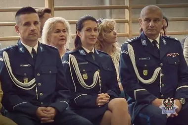 Inauguracja roku w IV LO w Wałbrzychu. Policja wyróżniła klasy mundurowe