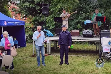 Festyn w Wałbrzychu i ostrzeżenie policji. Oszuści podszywają się pod bliskich