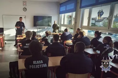Lekcja o bezpieczeństwie w Wałbrzychu zakończyła się wspólnym ogniskiem