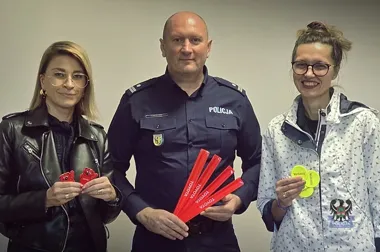 Nie tylko dla dzieci - 2 tysiące odblasków trafi do Wałbrzycha