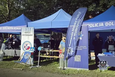 15 kilometrów marszu, quady i radiowozy. Mundurowi spotkali się w Głuszycy