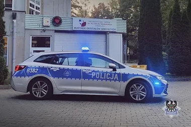 Ojciec poprosił policjantów o pomoc. Pilotaż dziecka do szpitala