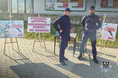 Policjanci pokazali uczniom badanie trzeźwości. Mówili też o drodze do szkoły