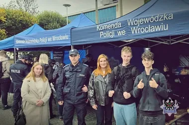 Escape room o handlu ludźmi. Wałbrzyscy uczniowie poznawali sygnały zagrożenia