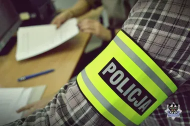 Kosmetyki za ponad 50 zł i atak na ochroniarza. 28-latek z zarzutem
