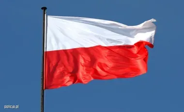 Biało-czerwona wraca na balkony - i ma zasady, o których wielu nie pamięta
