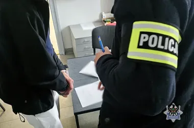Marihuana i metamfetamina w mieszkaniu na Białym Kamieniu - 26-latek usłyszał zarzut