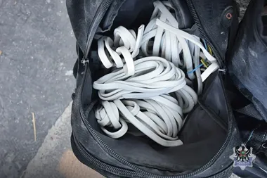 Wybił szybę, ale nie zdążył uciec - policjanci dopadli go na miejscu