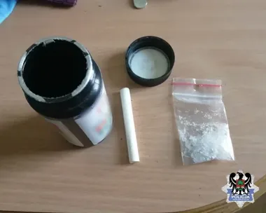 Nocna kontrola i poranne wejście do mieszkania - dwóch 30-latków z narkotykami