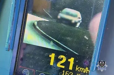121 km/h na al. Podwale - poranny rajd 31-latka skończył się karą