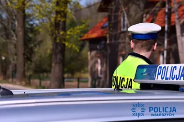 Jechał mimo zakazu i cofniętych uprawnień - policja zatrzymała go w Boguszowie-Gorcach