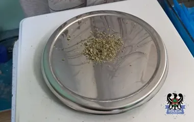 Dwie interwencje w Wałbrzychu - policjanci znaleźli amfetaminę i marihuanę