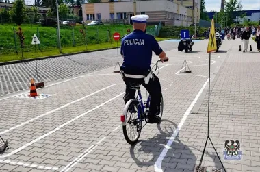 Drogówka stanęła przy torze - młodzi rowerzyści zdawali ważny egzamin