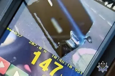 147 km/h w Wałbrzychu i bez prawa jazdy - policja zatrzymała 39-latka