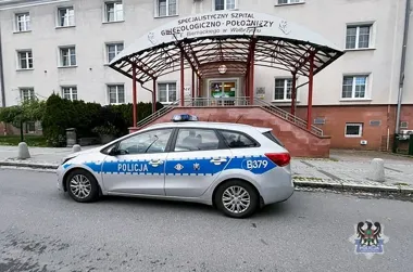 Zasłabła w Wałbrzychu - policjanci dowieźli ją do szpitala po rozpoczęciu porodu