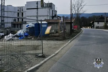 Policja z Wałbrzycha zatrzymała poszukiwanego na budowie w Polanicy-Zdroju
