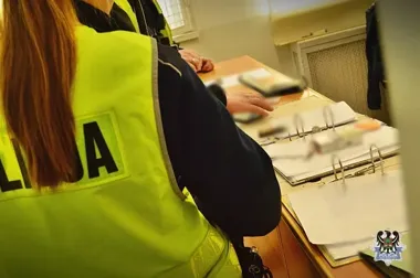 W Mieroszowie zniknęły zakupy za ponad tysiąc złotych - policja zatrzymała 21-latka