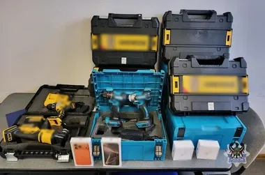 Z Warszawy do Wałbrzycha po szybki zarobek - sprzedawali podrobione elektronarzędzia