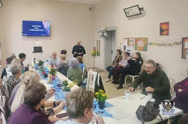 W Mieroszowie policjanci rozłożyli oszustwa na czynniki pierwsze przed seniorami