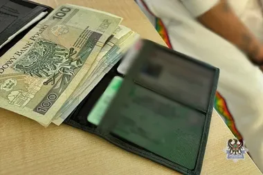 Portfel zniknął przy stacji, a finał zaskoczył 45-latka z Głuszycy