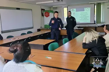 W Wałbrzychu policjanci weszli z ostrzeżeniem w sam środek wakacyjnych ofert