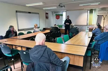 Na wakacyjną pracę za granicą czeka pułapka - policjant ostrzegł w Wałbrzychu