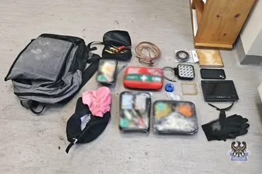 Sekundy po włamaniu przy warsztacie - policja odzyskała łup i zatrzymała trzy osoby