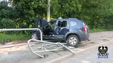 75-latek z gorączką stracił panowanie nad autem na Świdnickiej w Wałbrzychu